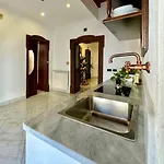 Casa Intera Con Terrazzo