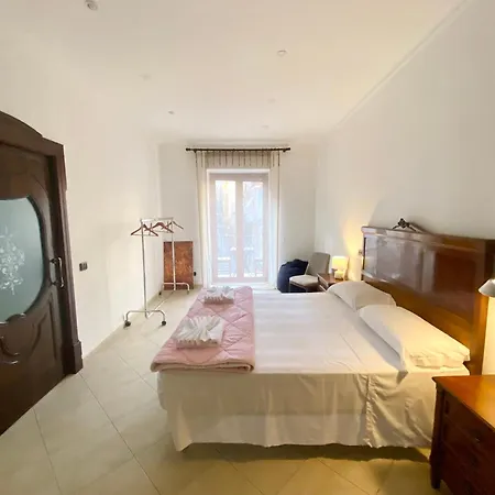 Casa Intera Con Terrazzo * Napels