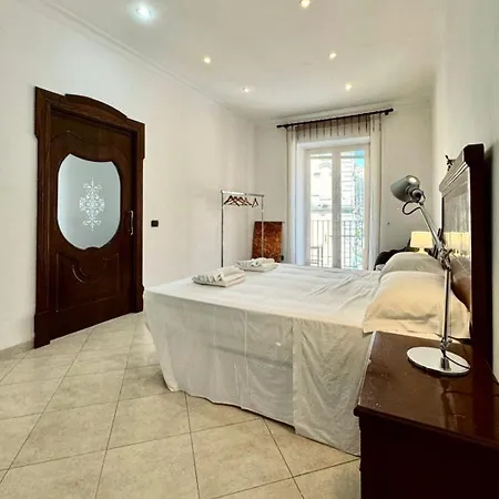 Casa Intera Con Terrazzo * Napels