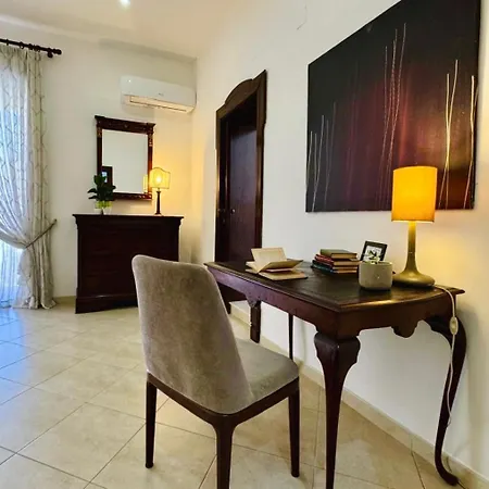 Casa Intera Con Terrazzo * Napels