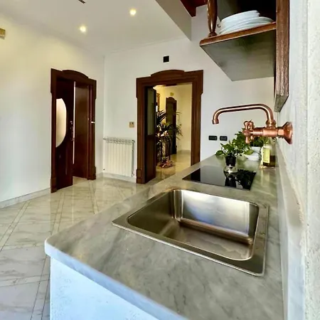 Casa Intera Con Terrazzo