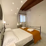 Casa Intera Con Terrazzo Daire Napoli